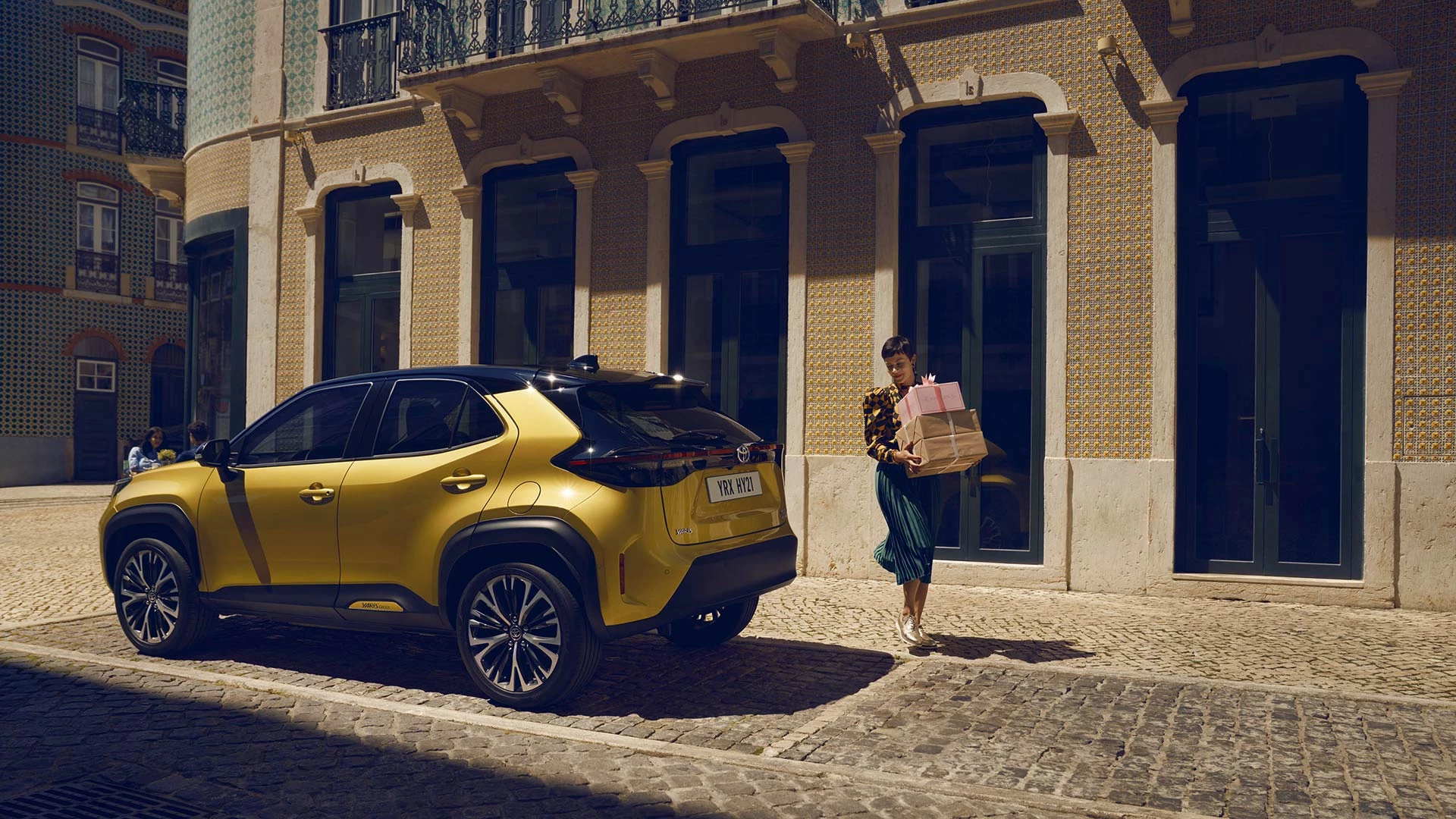 Feature Cover Image Blending bold design with spacious and commanding views of the road, Yaris Cross offers true SUV attitude on a compact scale.