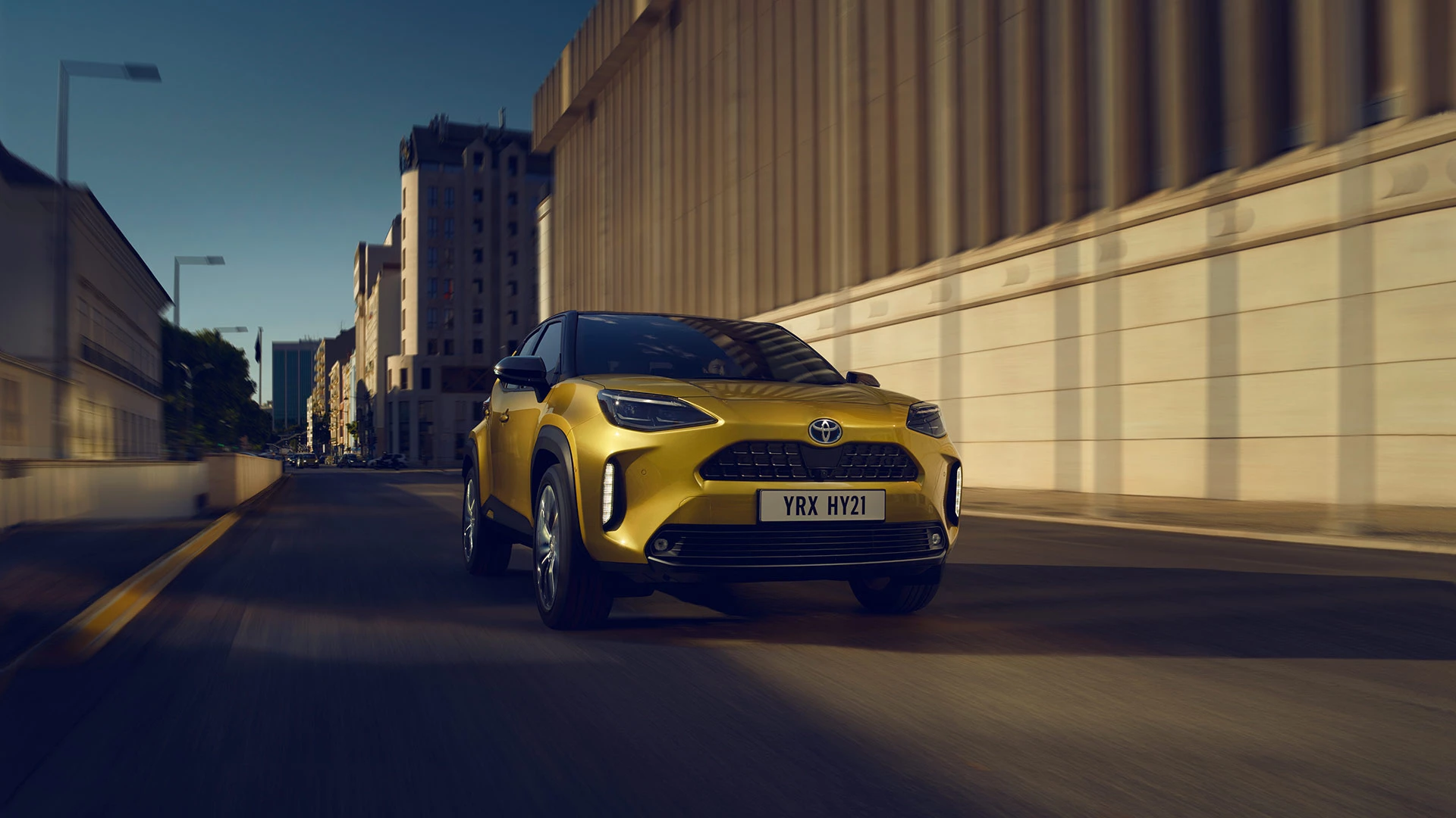 Benefits Cover Image Blending bold design with spacious and commanding views of the road, Yaris Cross offers true SUV attitude on a compact scale.